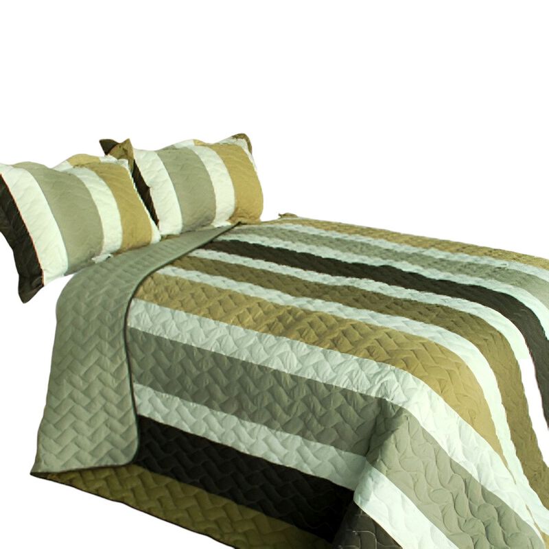 Full Queen Cry Wolf 3 Piece Patchwork Quilt Set with Vermicelli Quilting image number 1