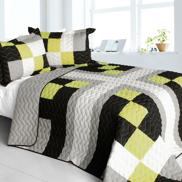 3-Piece Patchwork Quilt Set with Vermicelli Quilting for All-Season Comfort