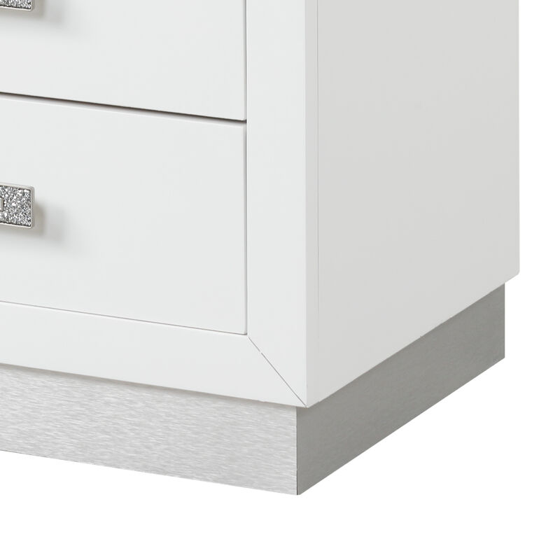 Selmoraine 3-Drawer Nightstand image number 9
