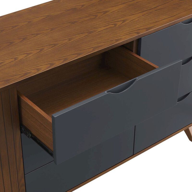 Dylan Dresser image number 3