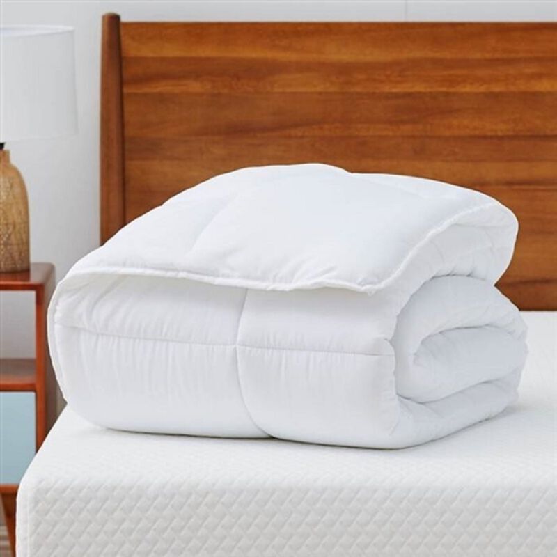 Cozy Polyester Down Alternative Comforter – All Seasons Plush White Bedding for Year-Round Use