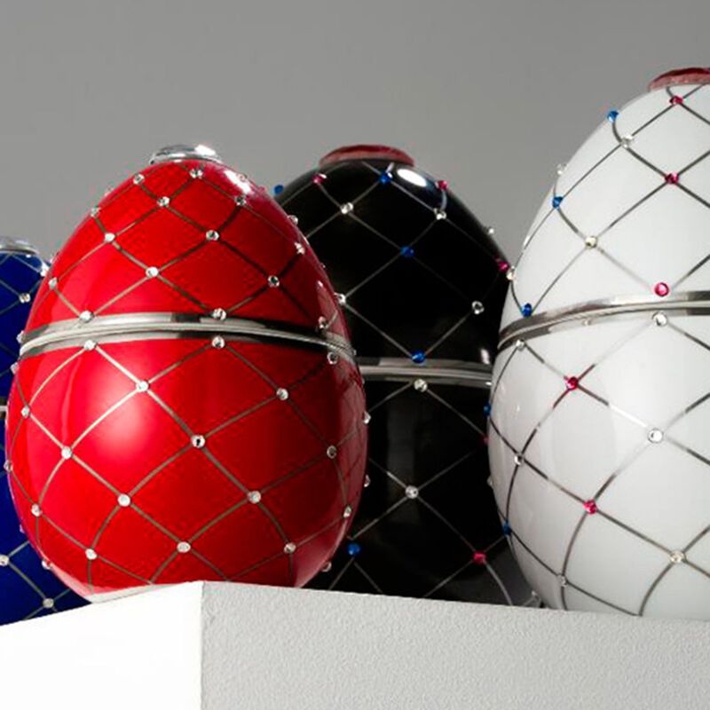 Candle in Ceramic Egg BOIS DE ROUSSIE 16 oz Black Silver Stripes 6.5 diam. x 7.48 in image number 2