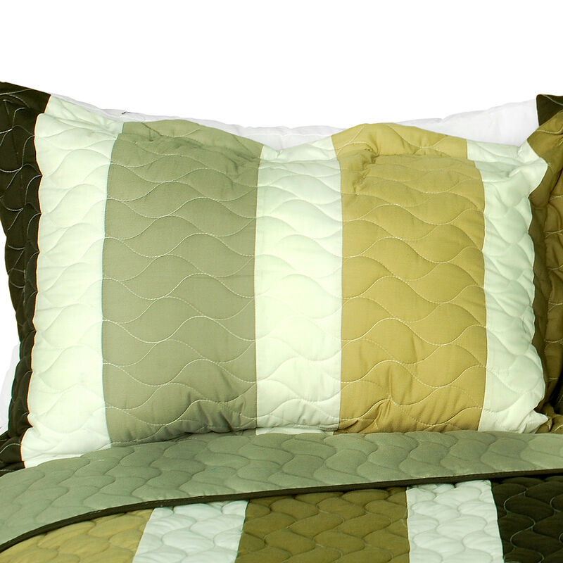 Full Queen Cry Wolf 3 Piece Patchwork Quilt Set with Vermicelli Quilting image number 2