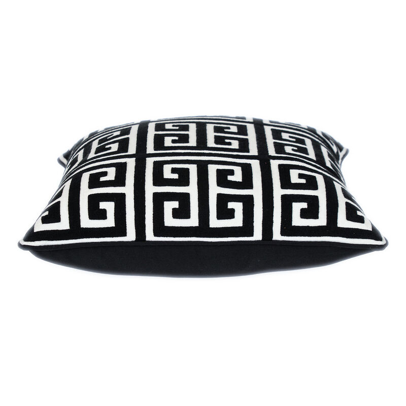 HomeRoots 20" Black and White Interlocking Cotton Throw Pillow image number 0