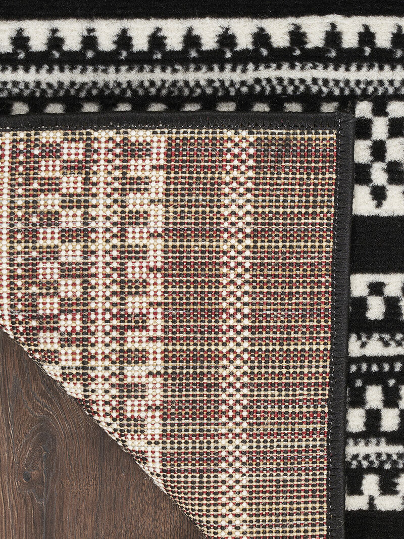 Grafix GRF41 Black/White 5'3" x 7'3" Rug