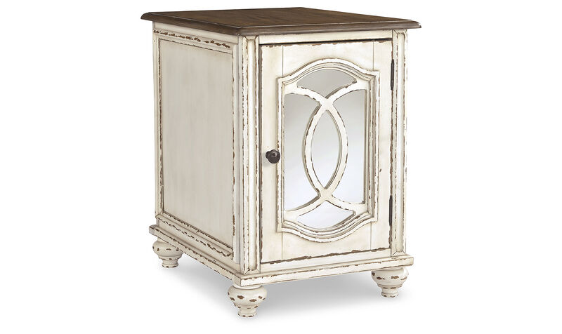 Realyn Chairside End Table image number 0
