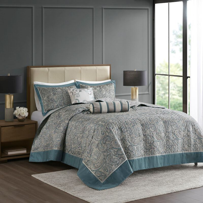 Gracie Mills Thornton 5-Piece Reversible Jacquard Bedspread Set with Throw Pillows image number 1