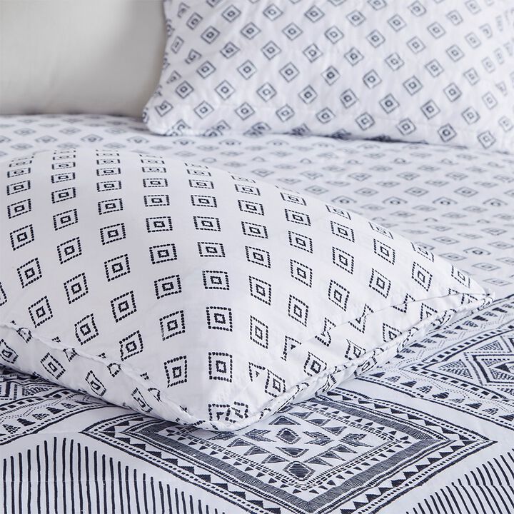 Gracie Mills Johnny Adaptable Beauty Reversible Comforter Collection