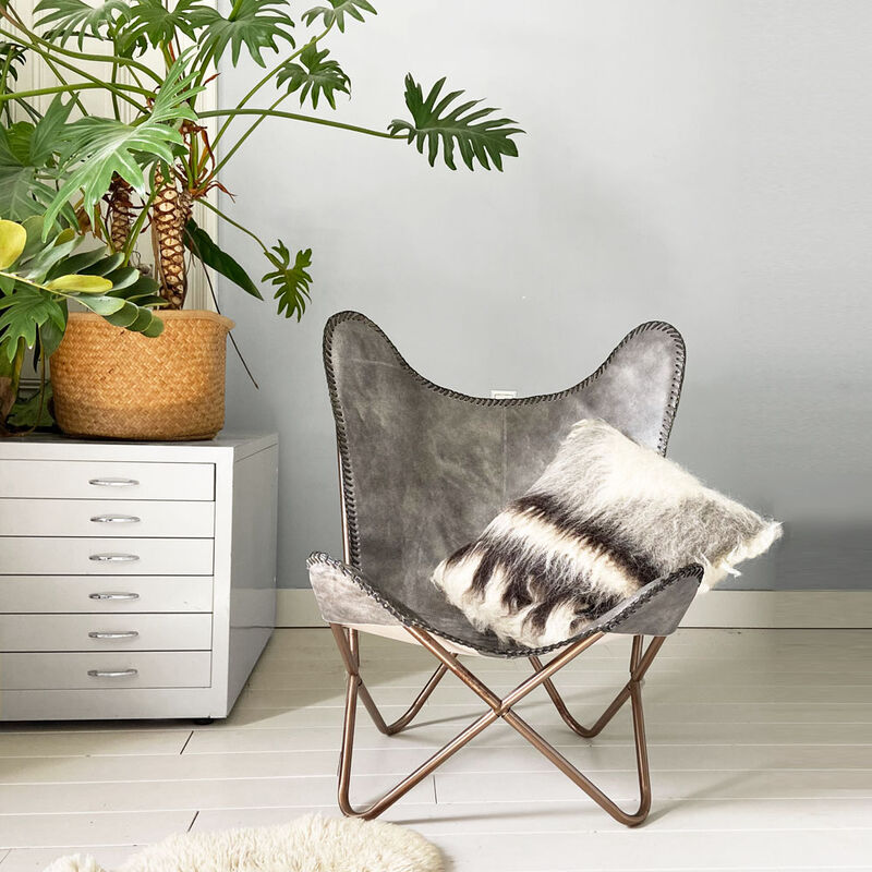 Cushion 100%wool triangle image number 2