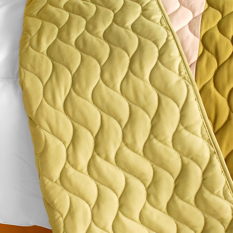 Queen Size 3-Piece Vermicelli Quilted Patchwork Quilt Set with Matching Shams image number 3