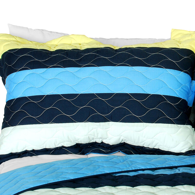 Lightweight 3 Piece Quilted Patchwork Bedding Set with Vermicelli Stitching-Blue image number 2