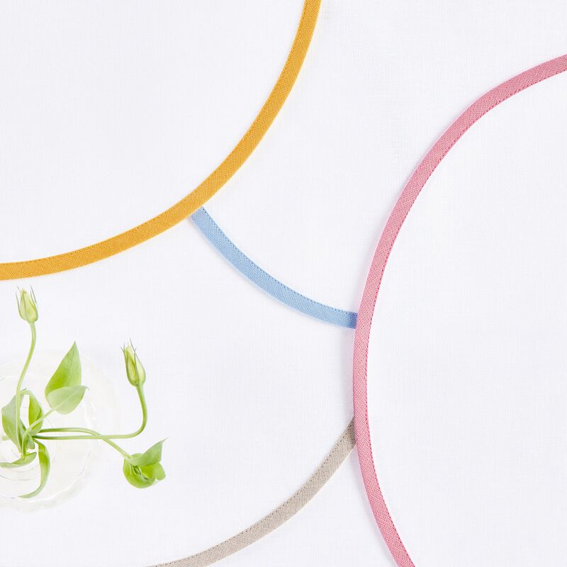 Solino Home Chloe 100% Linen Oval Placemats &ndash; Set of 4, 14 x 19 in, Machine Washable, Holiday and Everyday Dining