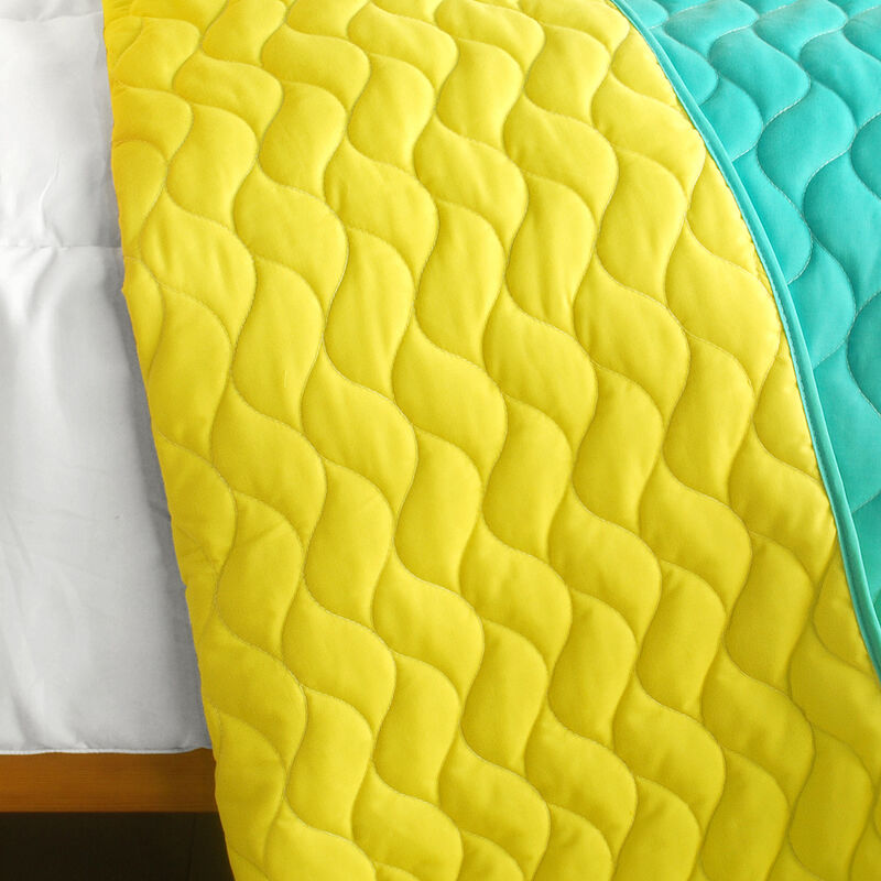 3 Piece Vermicelli Quilted Patchwork Quilt Set Waiting for Amore Collection image number 3