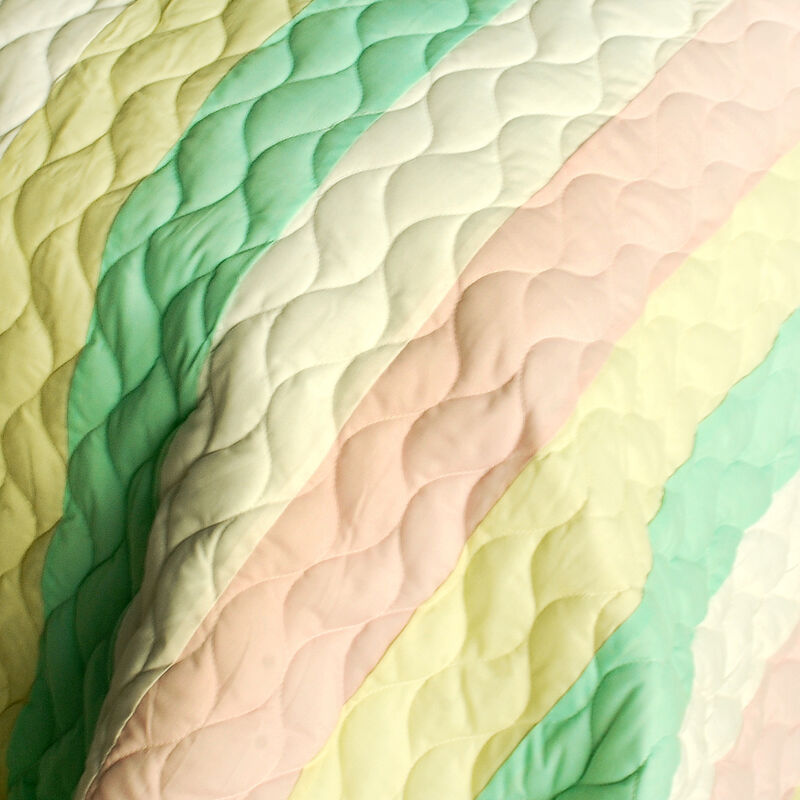 Green Queen Size 3-Piece Vermicelli Quilted Patchwork Quilt Set image number 2
