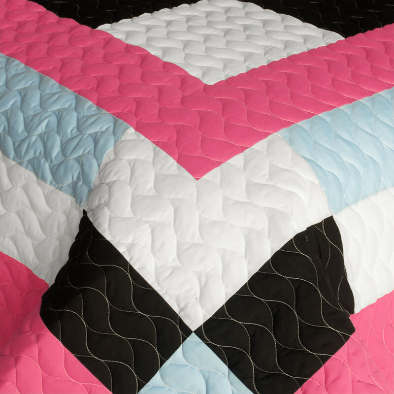 Vermicelli-Quilted Patchwork Quilt Set 3-Piece with Matching Shams image number 2