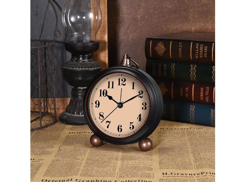 Analog Alarm Clock Battery Powered Silent Non Ticking Desk Clock with Night Light Retro Simple Design for Living Room Bedroom Dormitory (Black)