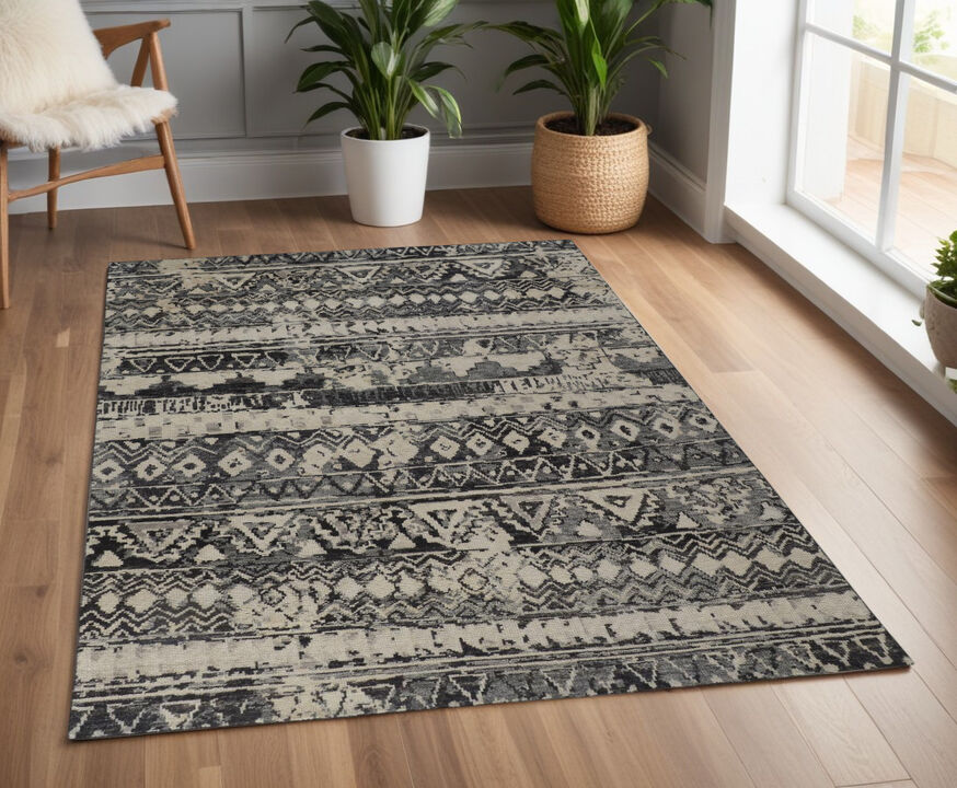 HomeRoots Wool Geometric Hand Knotted Area Rug