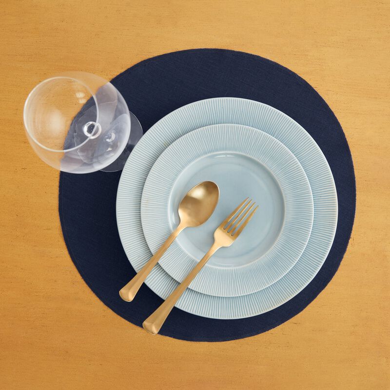 Solino Home Vesta 100% Linen Round Placemats &ndash; Set of 4, 15 in Diameter, Machine Washable, Holiday and Everyday Dining