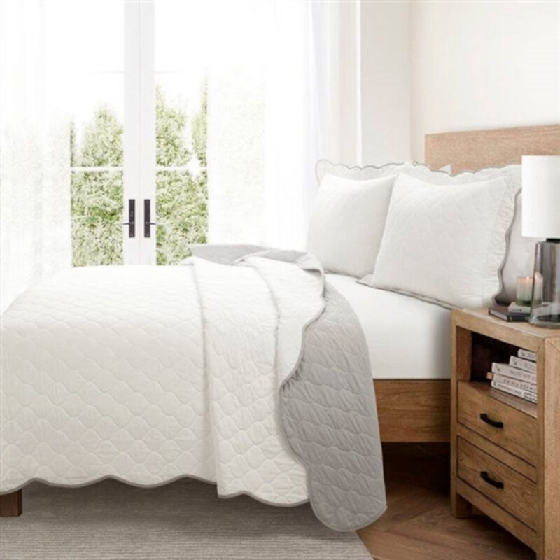 Scalloped Edge Reversible Thin Light Quilt Set for Cozy Bedding and Bedroom Decor