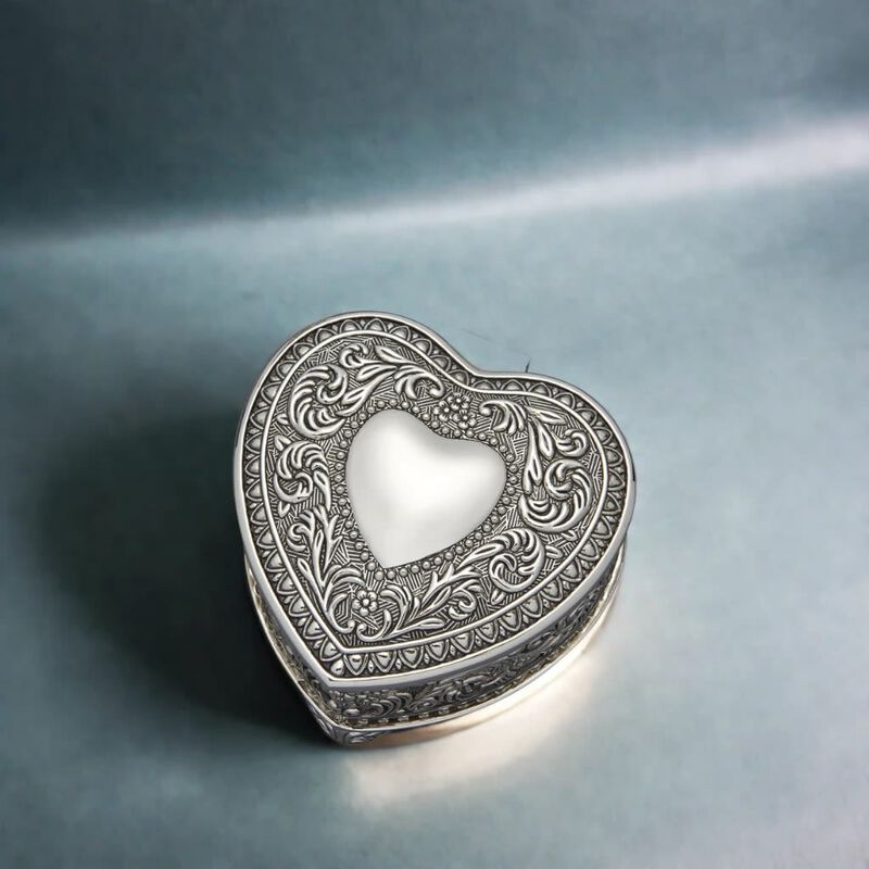 Genoa Heart Shaped Box image number 1