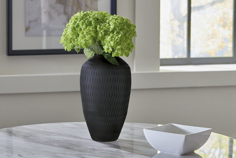 Etney Vase image number 1