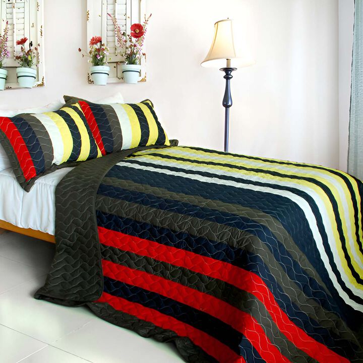 Full Queen Cry Wolf 3 Piece Patchwork Quilt Set with Vermicelli Quilting