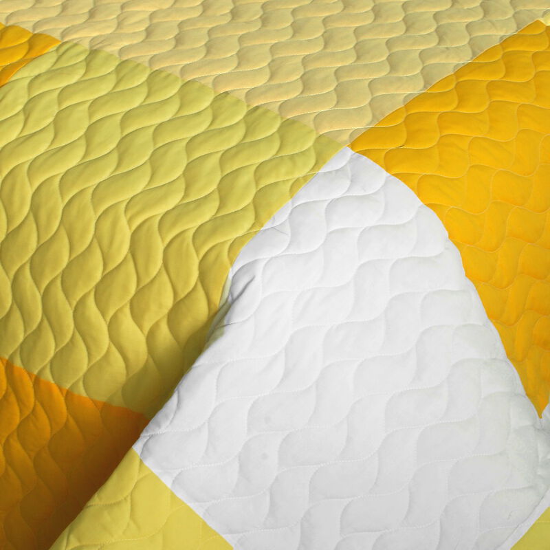 3-Piece Vermicelli Quilted Patchwork Plaid Quilt Set with Matching Pillow Shams image number 3