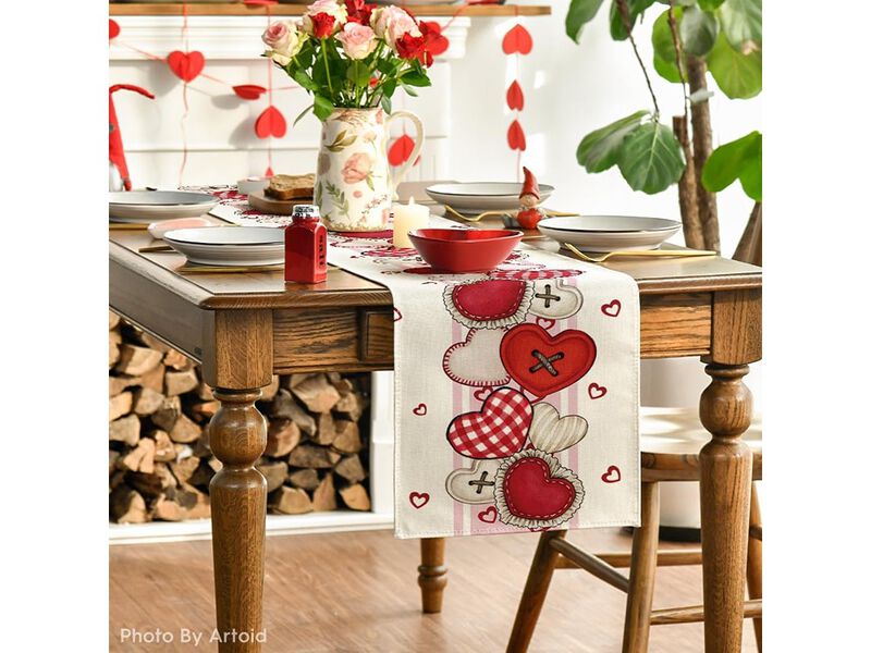 Artoid Mode Heart-Shaped Buttons Valentine's Day Table Runner