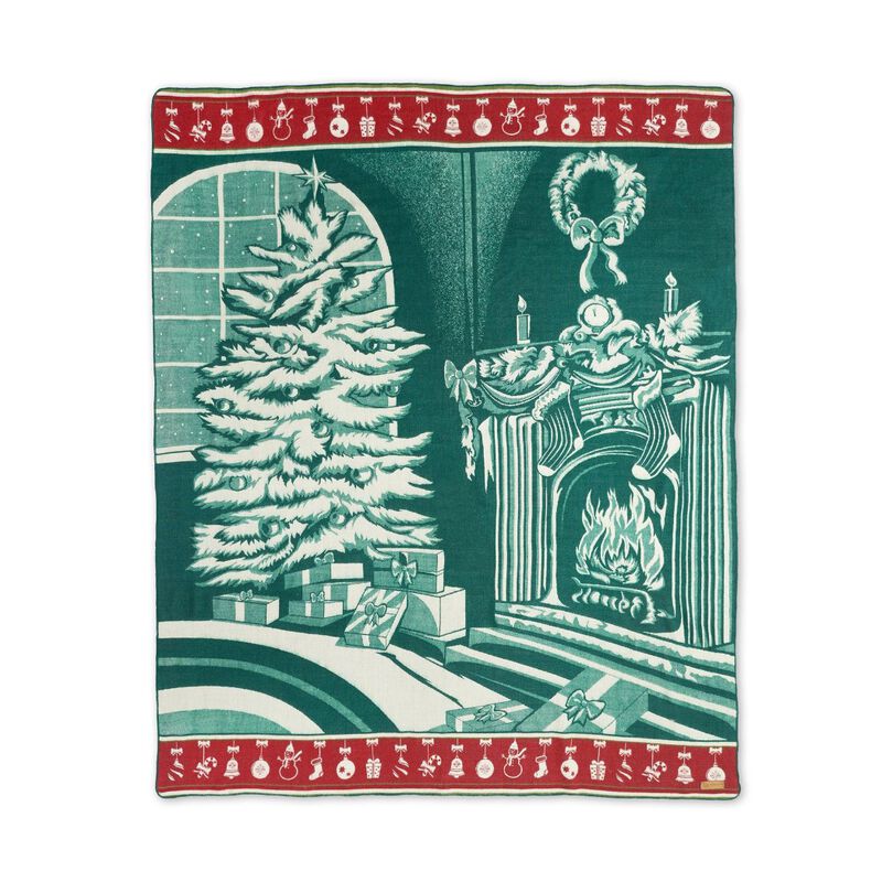 HomeRoots Ultra Soft Green Christmas Scene Handmade Queen Size Throw Blanket image number 0