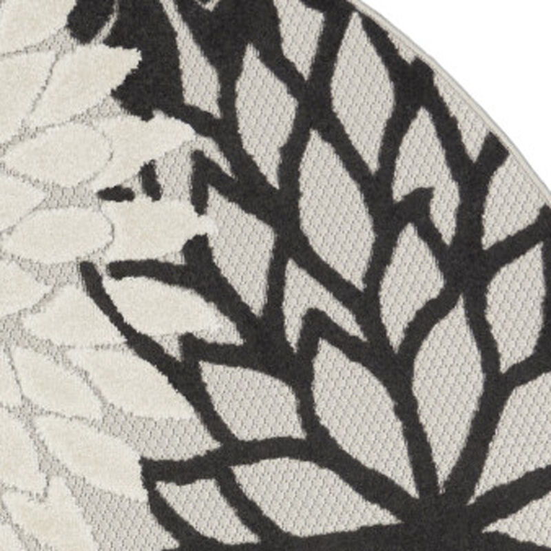 HomeRoots 5' Black And White Round Floral Indoor Outdoor Area Rug image number 2