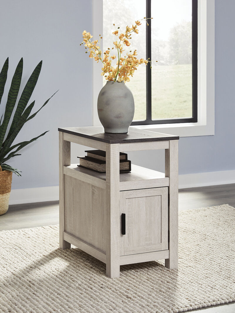 Fendenmore Chairside End Table image number 1