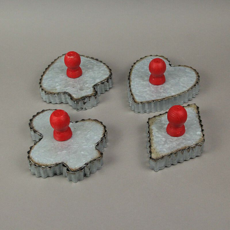 Set of 4 Galvanized Zinc Finish Playing Card Suit Cookie Cutter Wall Hooks image number 4