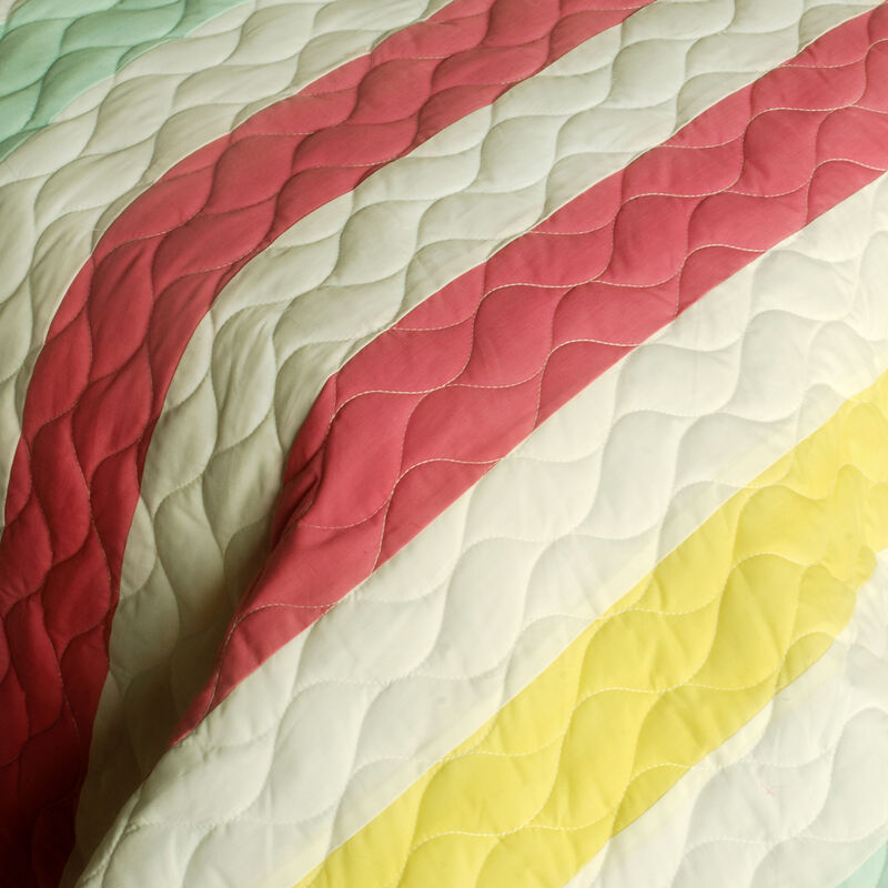 3-Piece Quilted Patchwork Quilt Set Soft Lightweight Bedding image number 2