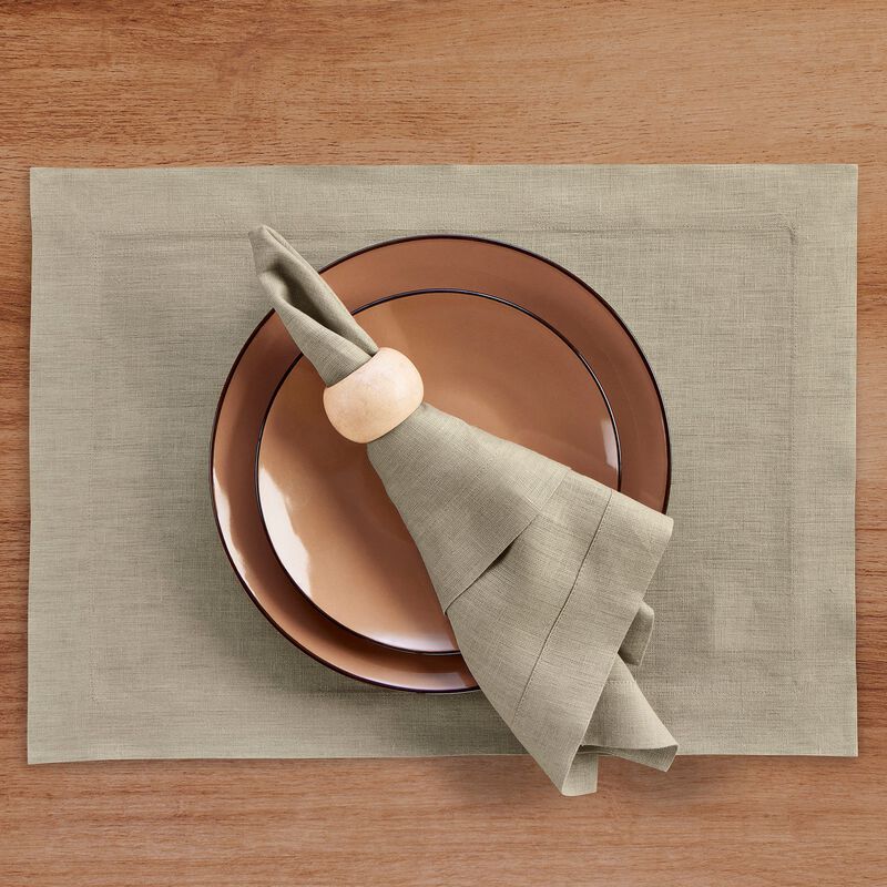 Solino Home Fete 100% Linen Placemats &ndash; Set of 4, 14 x 19 in, Machine Washable, Holiday and Everyday Dining