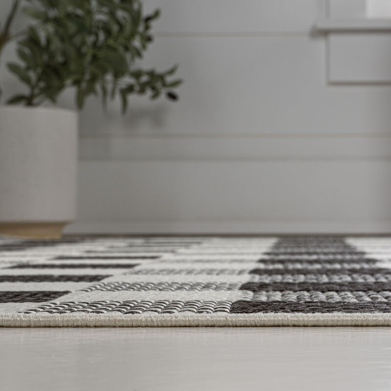 Darcy Traditional Geometric Bold Gingham Indoor/Outdoor Area Rug