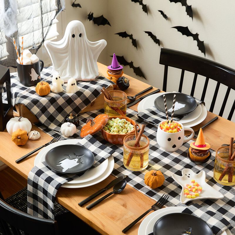 Solino Home Morgan Check 100% Linen Table Runner &ndash; Handcrafted, Machine Washable, Perfect for Holiday and Everyday Dining