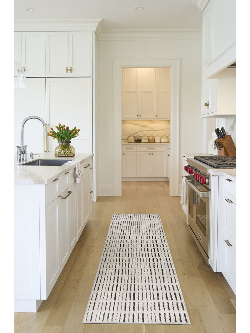 Modern Comfort MNC03 Ivory/Black 2'2" x 10' Rug