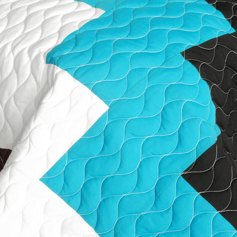 Gonna Lie Queen Size Patchwork Quilt Set Geometric Quilted Soft Bed Cover image number 2