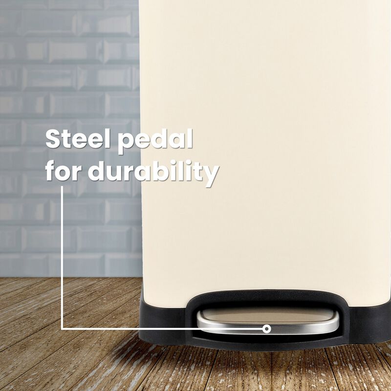 Betty Retro 8-Gallon Step-Open Trash Can