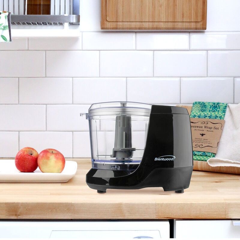 Brentwood 1.5 Cup Mini Food Chopper in Black image number 2