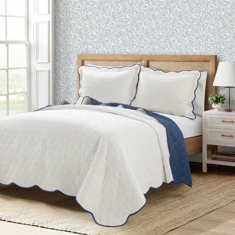 Hivvago White Navy Scalloped Edge Reversible Lightweight Quilt Set