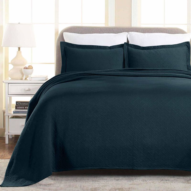 Lightweight Cotton Matelasse Bedspread Set with Matching Shams image number 3