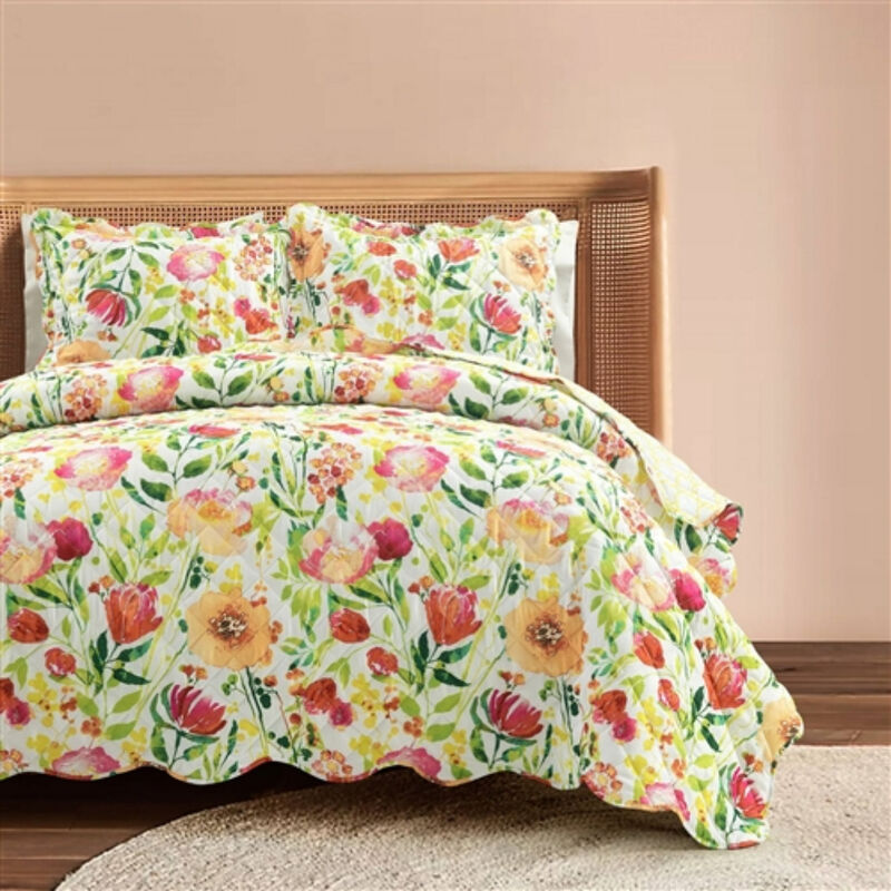 Lightweight Polyester Floral Quilt Set with Elegant Scalloped Edges