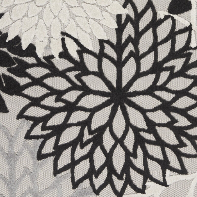 HomeRoots 6' X 9' Black And White Floral Indoor Outdoor Area Rug image number 4