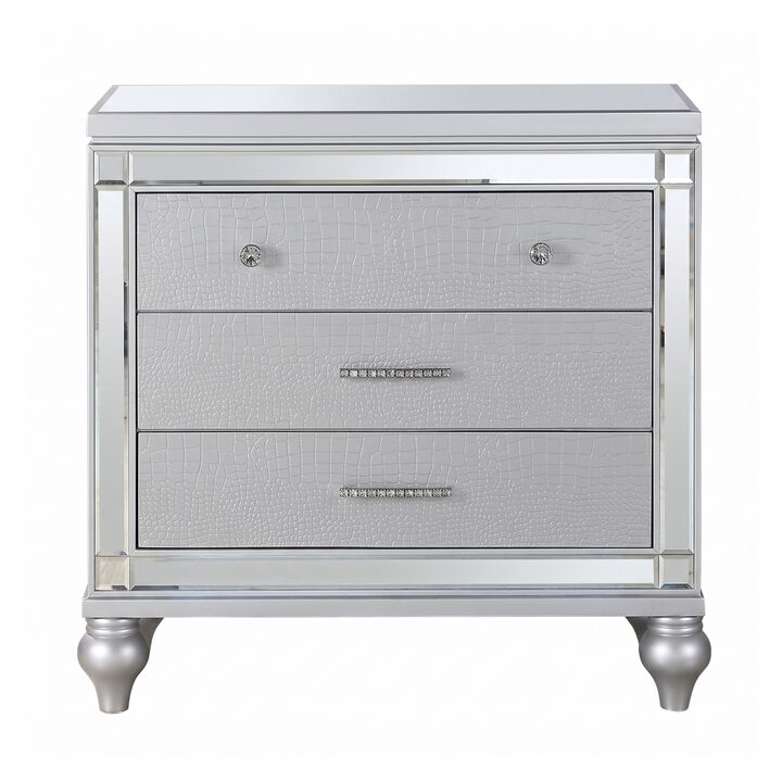 Brenessiq 3-Drawer Nightstand