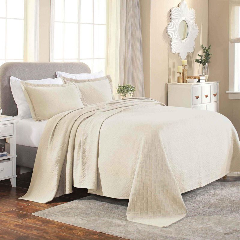 Lightweight Cotton Matelasse Bedspread Set with Matching Shams image number 0