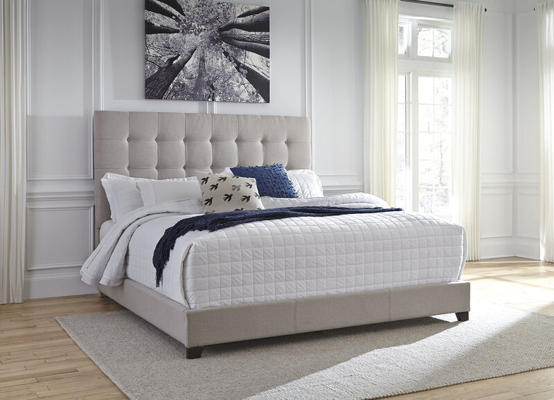 Dolante Queen Upholstered Bed image number 2