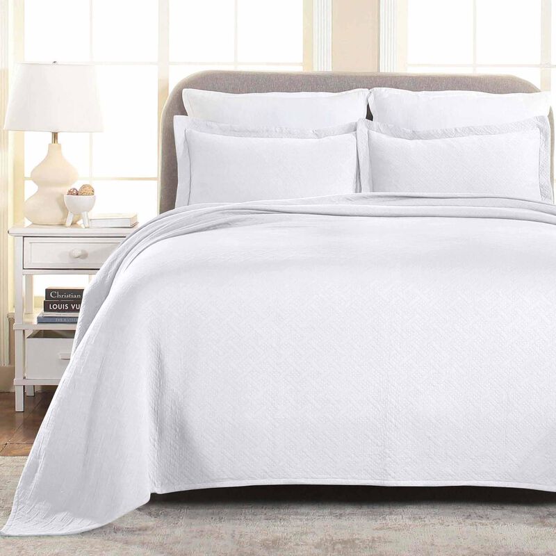 Lightweight Cotton Matelasse Bedspread Set with Matching Shams image number 3