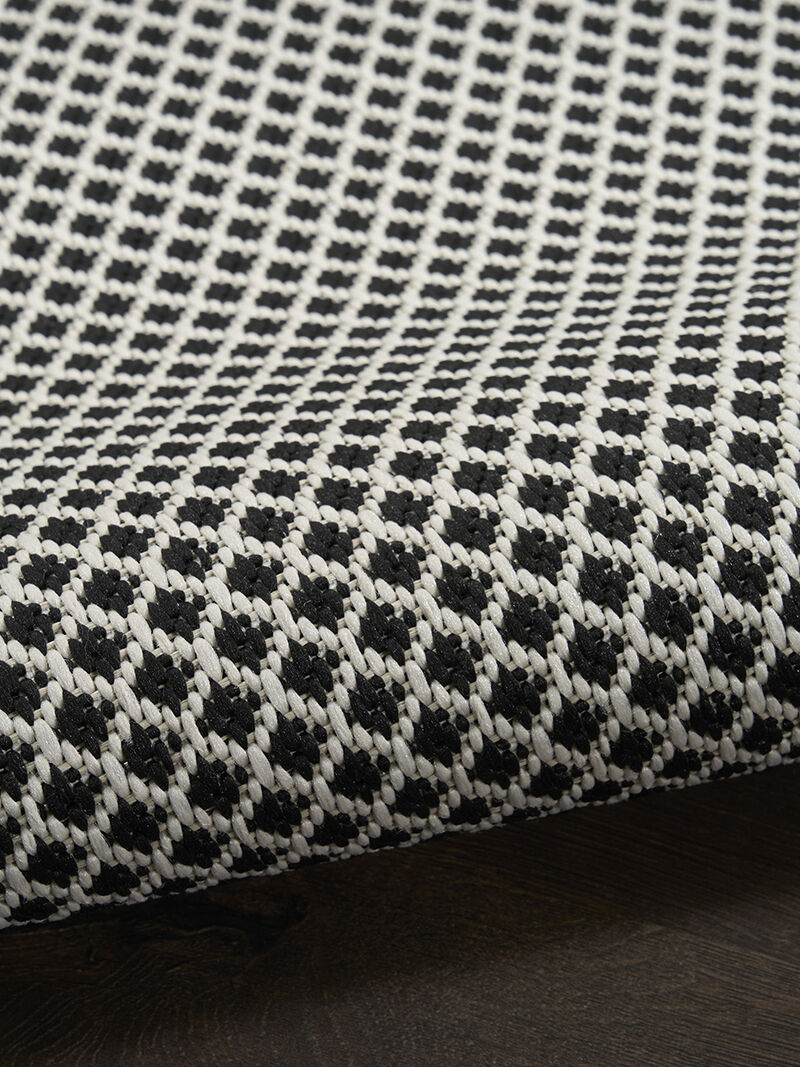 Courtyard COU01 Black/White 8' x 10' Rug