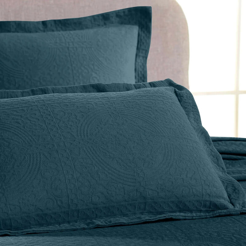 Lightweight Cotton Matelasse Bedspread and Shams Set for Bedroom image number 3